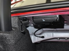 2013款 320i 2.0T 自动 时尚型