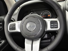 指南者(进口) 2014款 2.4L 自动 四驱豪华版 5座