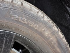 2014款 2.4L 自动 四驱蛇行珍藏版 5座