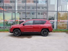 2014款 2.4L 自动 四驱蛇行珍藏版 5座