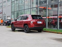 2014款 2.4L 自动 四驱蛇行珍藏版 5座