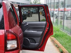 2014款 2.4L 自动 四驱蛇行珍藏版 5座