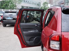 2014款 2.4L 自动 四驱蛇行珍藏版 5座