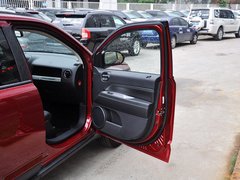 2014款 2.4L 自动 四驱蛇行珍藏版 5座