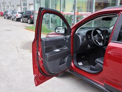 2014款 2.4L 自动 四驱蛇行珍藏版 5座