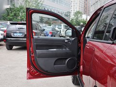 2014款 2.4L 自动 四驱蛇行珍藏版 5座