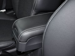 2014款 2.4L 自动 四驱蛇行珍藏版 5座