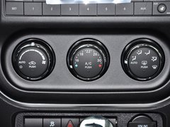 2014款 2.4L 自动 四驱蛇行珍藏版 5座
