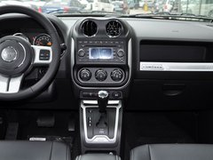2014款 2.4L 自动 四驱蛇行珍藏版 5座