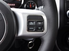 2014款 2.4L 自动 四驱蛇行珍藏版 5座