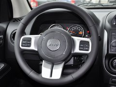 2014款 2.4L 自动 四驱蛇行珍藏版 5座
