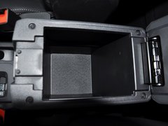 2014款 2.4L 自动 四驱蛇行珍藏版 5座