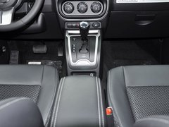 2014款 2.4L 自动 四驱蛇行珍藏版 5座