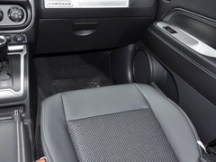 2014款 2.4L 自动 四驱蛇行珍藏版 5座
