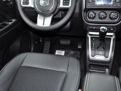 2014款 2.4L 自动 四驱蛇行珍藏版 5座