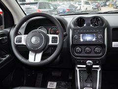 2014款 2.4L 自动 四驱蛇行珍藏版 5座