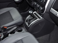 2014款 2.4L 自动 四驱蛇行珍藏版 5座