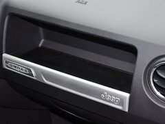 2014款 2.4L 自动 四驱蛇行珍藏版 5座