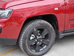 2014款 2.4L 自动 四驱蛇行珍藏版 5座