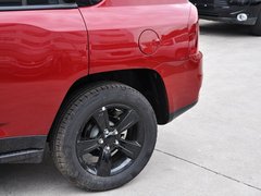 2014款 2.4L 自动 四驱蛇行珍藏版 5座