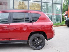 2014款 2.4L 自动 四驱蛇行珍藏版 5座