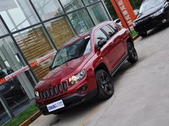 2014款 2.4L 自动 四驱蛇行珍藏版 5座