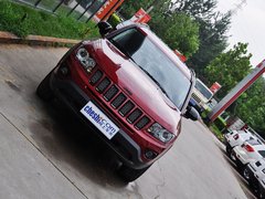 2014款 2.4L 自动 四驱蛇行珍藏版 5座