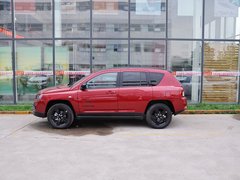 2014款 2.4L 自动 四驱蛇行珍藏版 5座