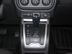 2014款 2.4L 自动 四驱蛇行珍藏版 5座