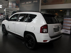 2014款 2.4L 自动 四驱蛇行珍藏版 5座