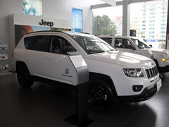 2014款 2.4L 自动 四驱蛇行珍藏版 5座