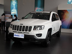 2014款 2.4L 自动 四驱蛇行珍藏版 5座