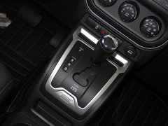 2014款 2.4L 自动 四驱蛇行珍藏版 5座