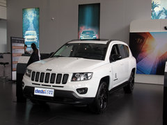 2014款 2.4L 自动 四驱蛇行珍藏版 5座