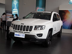2014款 2.4L 自动 四驱蛇行珍藏版 5座