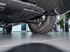 2014款 2.4L 自动 四驱蛇行珍藏版 5座