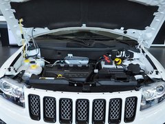 2014款 2.4L 自动 四驱蛇行珍藏版 5座