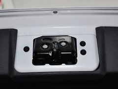 2014款 2.4L 自动 四驱蛇行珍藏版 5座