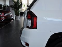 2014款 2.4L 自动 四驱蛇行珍藏版 5座