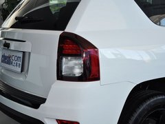 2014款 2.4L 自动 四驱蛇行珍藏版 5座