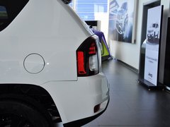 2014款 2.4L 自动 四驱蛇行珍藏版 5座