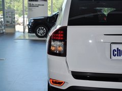 2014款 2.4L 自动 四驱蛇行珍藏版 5座