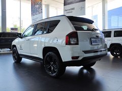 2014款 2.4L 自动 四驱蛇行珍藏版 5座