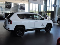 2014款 2.4L 自动 四驱蛇行珍藏版 5座