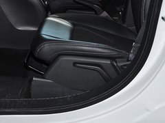 2014款 2.4L 自动 四驱蛇行珍藏版 5座