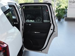 2014款 2.4L 自动 四驱蛇行珍藏版 5座