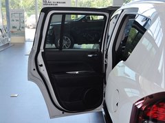 2014款 2.4L 自动 四驱蛇行珍藏版 5座