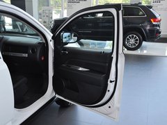 2014款 2.4L 自动 四驱蛇行珍藏版 5座