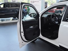 2014款 2.4L 自动 四驱蛇行珍藏版 5座