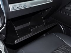 2014款 2.4L 自动 四驱蛇行珍藏版 5座